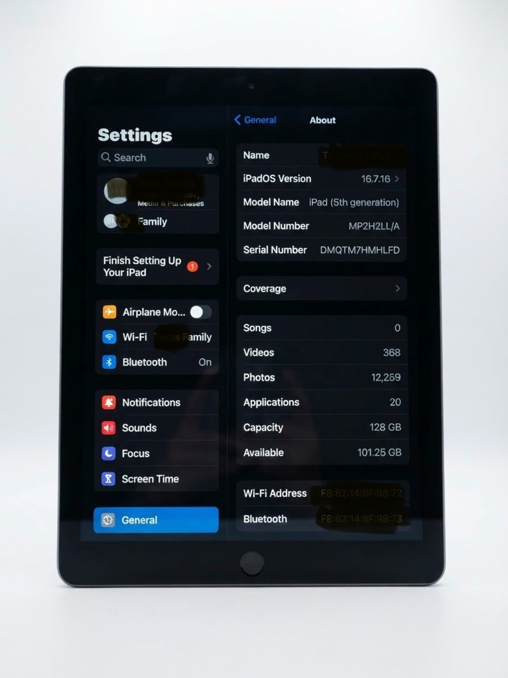 Apple iPad (5th Generation) - Black